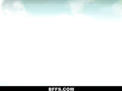 Grosse bite, Le plan cul à quatre, Groupe, Hard, Orgie, Petite femme, Actrice du porno, Nénés