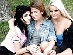 Grote kont, Vingeren, Lesbisch, Masturbatie, Kut duiken, Geschoren, Mager, Strippen