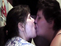 Mooi, Bruinharig, Rondborstig, Schattig, Diep in de keel, Handbeurt, Orgasme, Tieten likken