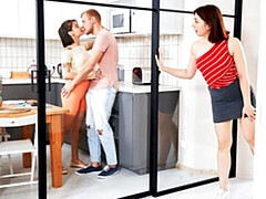 18 años, Verga grande, Estilo perrito, Ffm, Tetas naturales, Adolescente, Trio, Tetas