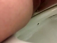 Amateur, Clitoris grande, Británico, Masturbación, Orgasmo, Orinar, Coño, Inodoro