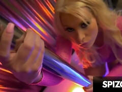 Grote kont, Grote mammen, Pijpbeurt, Rondborstig, Hakken, Gezichtspunt, Tatoeage, Tieten likken