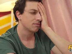 18 jaar, Pijpbeurt, Man die toekijkt, Sperma shot, Hd, Orgasme, Schreeuwen, Trio