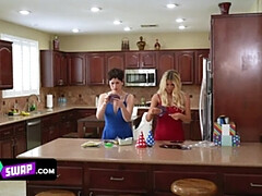 Femme couguar, Éjaculer dans la bouche, Faciale, Mature, Mère que j'aimerais baiser, Orgie, Tabou, Adolescente