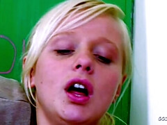 Entjungferung, Schwanz, Aufs gesicht abspritzen, Hardcore, Rau, Jungendliche (18+), Flotter dreier, Jungfrau