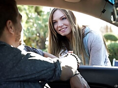 Gros cul, Grosse bite, Gros seins, Sucer une bite, Voiture, Argent, Maigrichonne, Adolescente