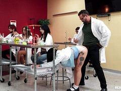 Morena, Vestidas, Gafas, Sexo duro, Madres para coger, Mamá, Público, Tatuaje