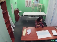 Amateur, Mamada, Estilo perrito, Penetracion con dedos, Oficina, Tetas, Uniforme, Voyeur