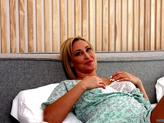 Tir de sperme, Léchez, Mature, Maman, Pov, Belle mère, Allumeuse, Sous la jupe