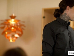 Anal, Gros seins, Gorge profonde, Jeunes transsexuelles thaïlandaises, Lécher le sphincter, Transsexuelle