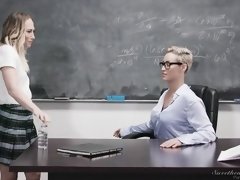 デカパイ, ブロンド, 指いじり, キス, レズビアン, オマンコ, 女子高生, ショートヘア