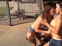 Brunette brune, Femme couguar, Doigter, Lesbienne, Mère que j'aimerais baiser, Maman, De plein air, Tabou