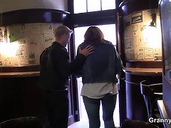 Blasen, Braunhaarige, Geile alte tussi, Kehlenfick, Oma, Reif, Mutti, Stiefmutter