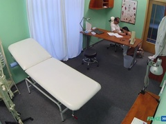 Leie, Arzt, Hundestellung, Lecken, Krankenschwester, Pov, Muschi, Uniform