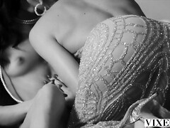 Gros seins, Blonde, Brunette brune, Plantureuse, Lesbienne, Masturbation, Actrice du porno, Nénés