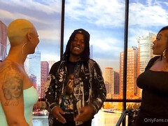 Cul, Blonde, Sucer une bite, Brunette brune, Tir de sperme, Noir ébène, Branlette thaïlandaise, Plan cul à trois