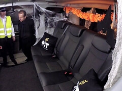 Gros seins, Sucer une bite, Britannique, Plantureuse, Voiture, Tir de sperme, Fétiche, Public