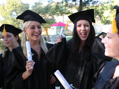 Amateur, Brunette brune, Collège université, Groupe, De plein air, Fête, Réalité, Plan cul à trois