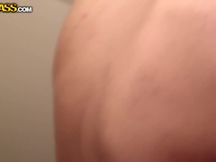 Grosse titten, Braunhaarige, Im freien, Öffentlich, Sich ausziehen