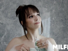 Большие сиськи, Брюнетки, Семяизвержение, Секс без цензуры, Киски, Душ, Мачеха, Табу