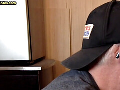 Enthousiasteling, Pijpbeurt, Diep in de keel, Homo, Handbeurt, Rijpe lesbienne, Gezichtspunt, Tatoeage