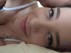 Anal, Doigter, Petite amie, Branlette thaïlandaise, Embrassement, Pov, Maigrichonne, Dénudage