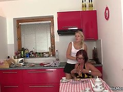 Жопа, Блондинки, Брюнетки, Милф, Мамочка, Киски, Мачеха, Молоденькие