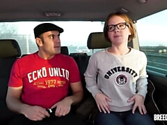 Culo grande, Verga grande, Mamada, Coche, Estilo perrito, Cabello corto, Adolescente, Tetas