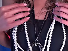 Lieveling, Japaans, Tieten likken