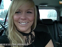 Blonde, Sucer une bite, Voiture, Tir de sperme, Allemand, Fait maison, De plein air, Public