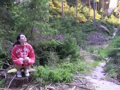 Brunette brune, Club, Européenne, Masturbation, Public, Rasée, Solo, Adolescente