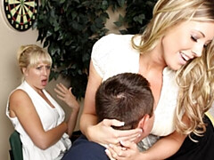 Grosser arsch, Grosser schwanz, Grosse titten, Blondine, Blasen, Hundestellung, Milf, Rasiert