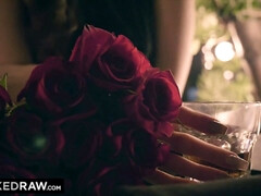 Grosser arsch, Schwarz, Braunhaarige, Ehemann, Interrassisch, Küssen, Natürlichen titten, Ablutschen