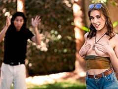 Gros cul, Grosse bite, Gros seins, Sucer une bite, Voiture, En levrette, Hard, Maigrichonne