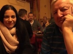 Arsch, Blasen, Braunhaarige, Handjob, Lecken, Masturbation, Muschi, Entkleiden