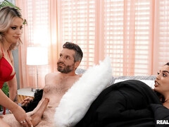 Жопа, Бисексуалы, Минет, Глубокая глотка, Пальцем, Поцелуи, Киски, Втроем