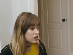 Therapist India Summer helps Joseline Kelly overcome her fear of sex
