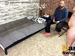 Grosser arsch, Paar, Gehörnter ehemann, Behaart, Massage, Masturbation, Swingers, Ehefrau