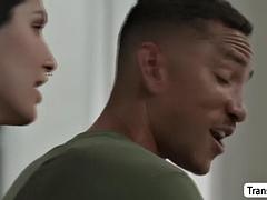 Anal, Sucer une bite, Brunette brune, Homosexuelle, Interracial, Mamelons, Transsexuelle, Suçant