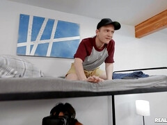 Américain, Faciale, 2 femmes 1 homme, Interracial, Seins naturels, Chatte, Plan cul à trois, Nénés