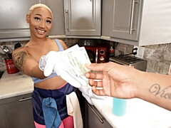 Cul, Gros cul, Grosse bite, Gros seins, Blonde, Sucer une bite, En levrette, Noir ébène