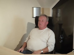 Blasen, Kehlenfick, Handjob, Küssen, Lecken, Masturbation, Dürr, Jungendliche (18+)