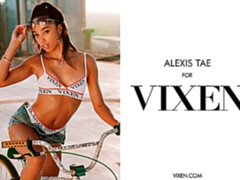 Glamorous ebony Alexis Tae sucks a fat white penis on the knees