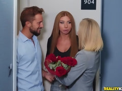 Grote mammen, Blond, Bedriegen, Man, Lesbisch, Moeder die ik wil neuken, Kut duiken, Geschoren