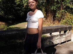 Amateur, Entrevista, Culo grande, Europeo, Al aire libre, Bragas, Tetas, Bajo la falda