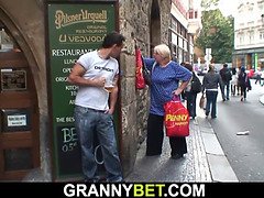 Blonde, Sucer une bite, Plantureuse, Femme couguar, Gorge profonde, Mature, Mère que j'aimerais baiser, Belle mère