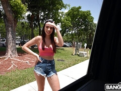 Amateur, Brunette brune, Bus, De plein air, Softcore