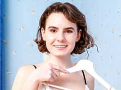 Morena, Penetracion con dedos, Abierta, Masturbación, Afeitado, Cabello corto, Flaco, Adolescente