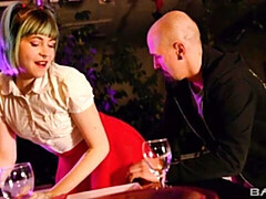 Grosse bite, Sucer une bite, En levrette, Poilue, Seins naturels, Chatte, Adolescente, Nénés