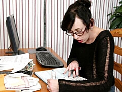 Gros cul, Grosse bite, Brunette brune, Léchez, Masturbation, Mère que j'aimerais baiser, Seins naturels, Cheveux courts